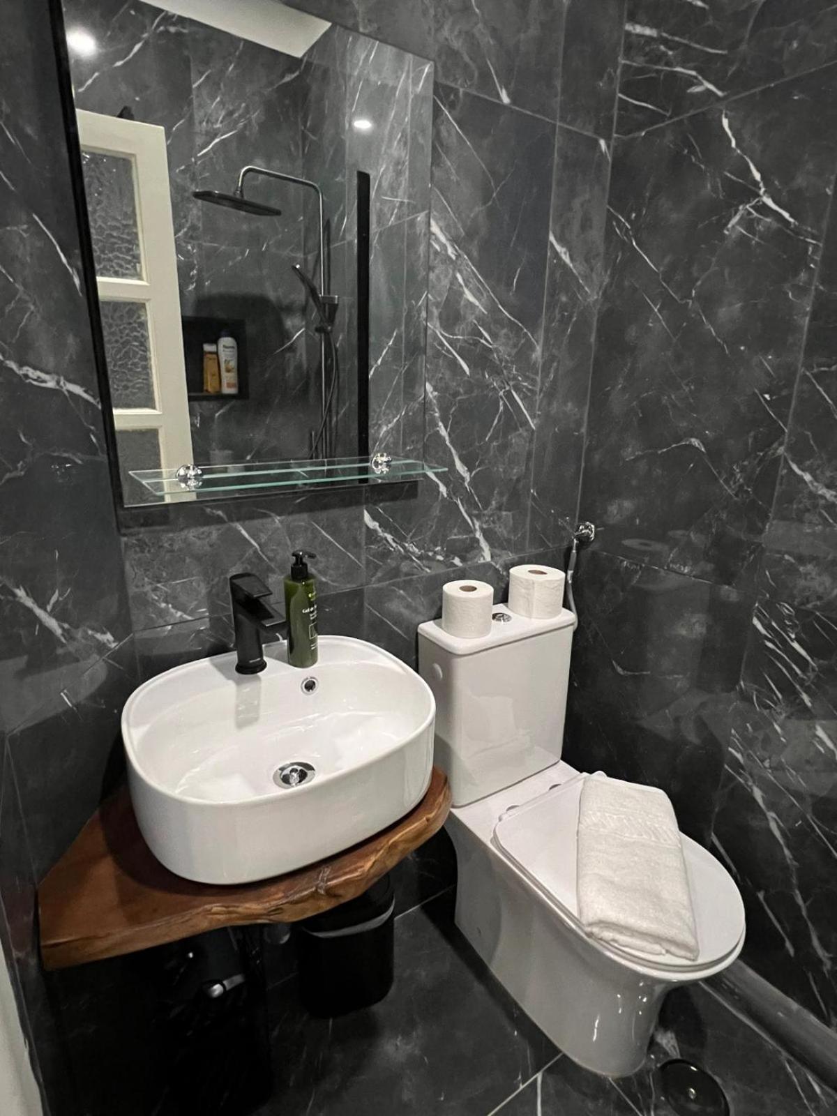 Apartment 32 2 - Heart Of Private Apartment, Bairro Alto Lissabon